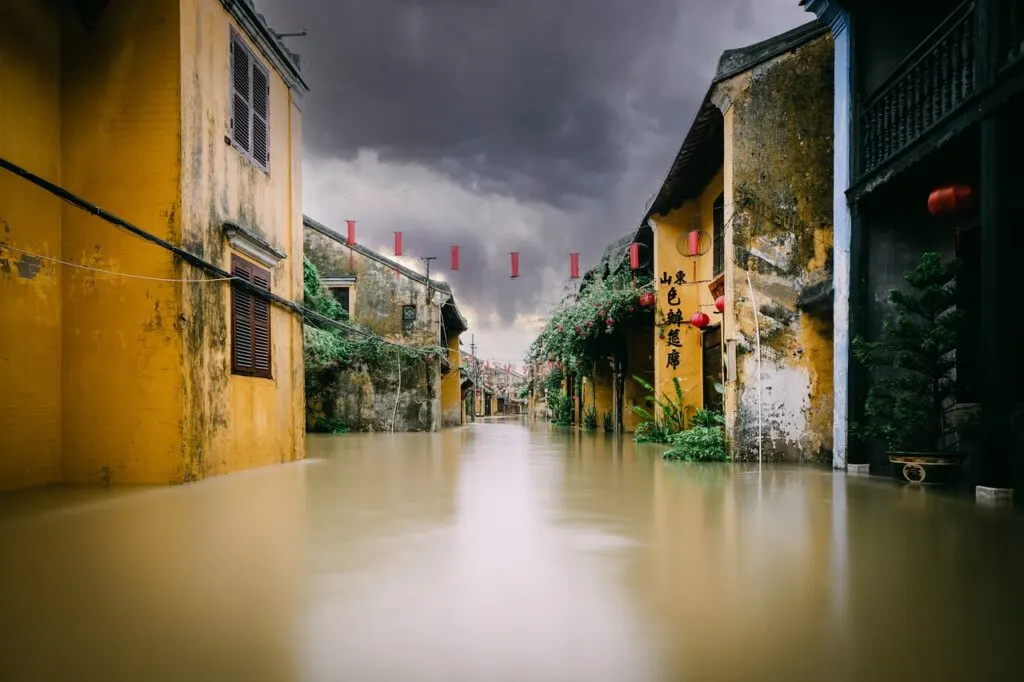 alerte aux inondations : restez informé des dernières prévisions et des mesures à prendre pour assurer votre sécurité en cas de montée des eaux.