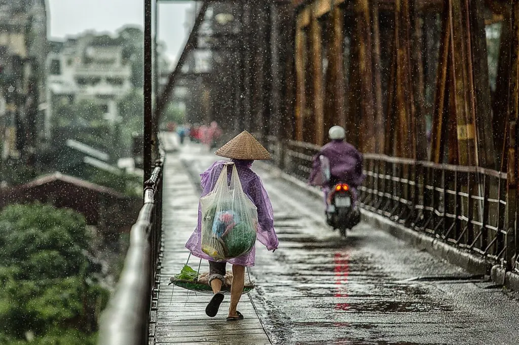restez informé des alertes météorologiques en temps réel. recevez des notifications sur les conditions climatiques extrêmes, les tempêtes et autres événements météorologiques pour assurer votre sécurité et celle de vos proches.