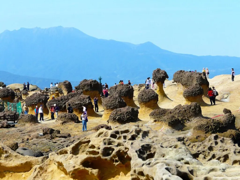 découvrez le geopark, un espace naturel classé qui offre des paysages exceptionnels et une biodiversité riche. partez à l'aventure en explorant des sentiers pédestres, des formations géologiques uniques et des activités éducatives pour toute la famille.