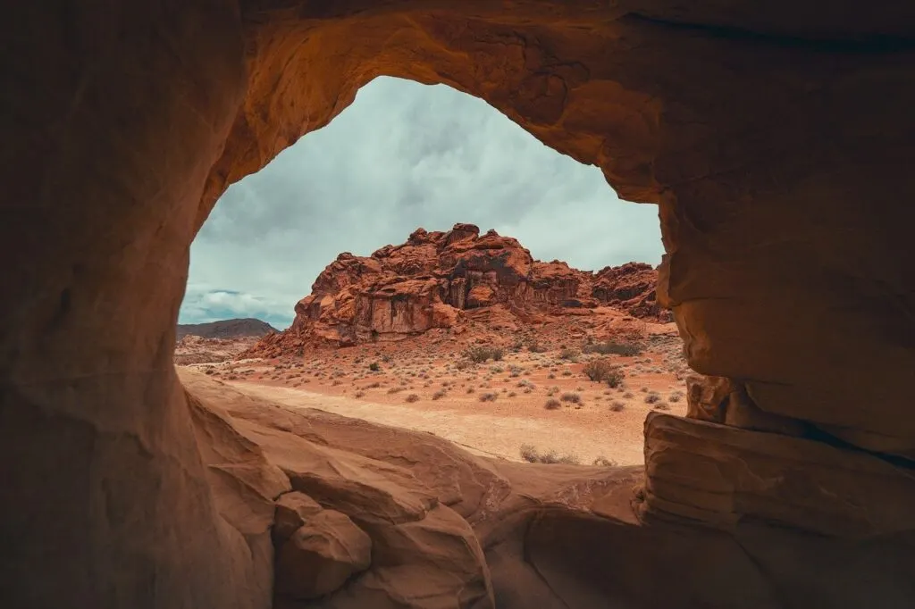 découvrez le monde fascinant du caving, une aventure souterraine où exploration et sensations fortes se rencontrent. partez à la découverte de grottes impressionnantes, de formations minérales uniques et de paysages cachés sous terre. que vous soyez novice ou expert, le caving vous promet des expériences inoubliables et des défis à relever au cœur de la nature.