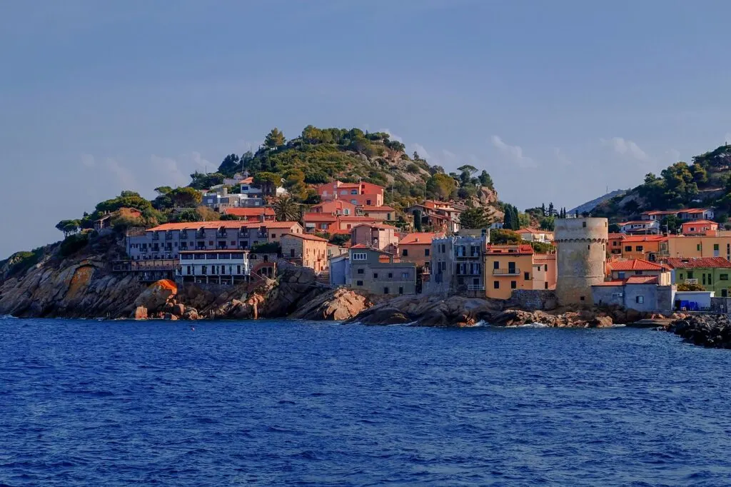 découvrez la beauté et la richesse de la méditerranée, une région emblématique où se rencontrent cultures, saveurs et paysages à couper le souffle. explorez ses plages ensoleillées, sa gastronomie savoureuse et son patrimoine historique fascinant.