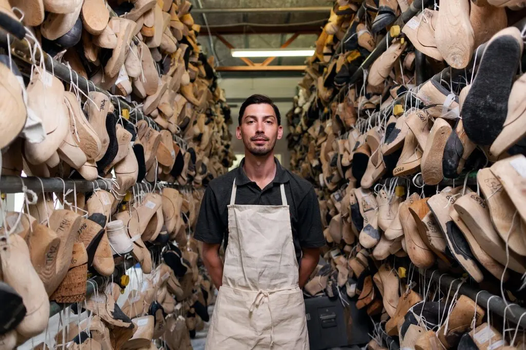 découvrez l'artisanat à travers des créations uniques et authentiques. plongez dans un monde de savoir-faire exceptionnel où chaque pièce raconte une histoire, alliant tradition et innovation.