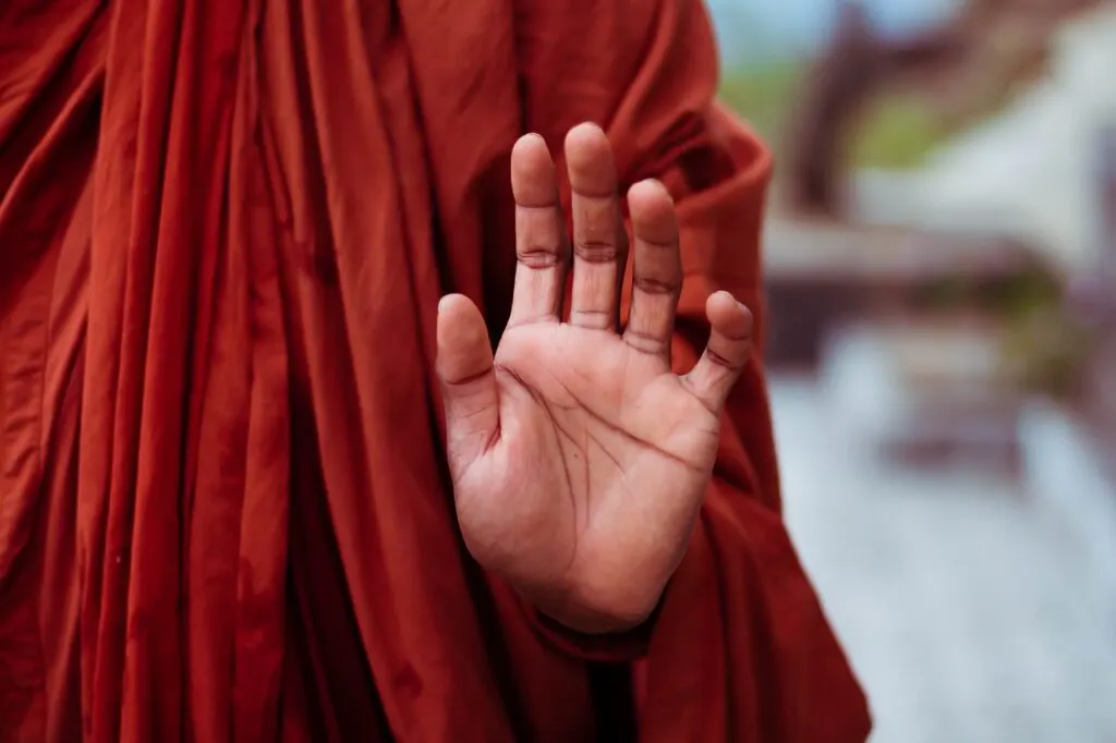 découvrez l'histoire fascinante d'un moine excommunié, plongé dans un voyage spirituel tumultueux entre rédemption et quête de vérité. explorez les enjeux religieux et personnels de cette expérience unique.