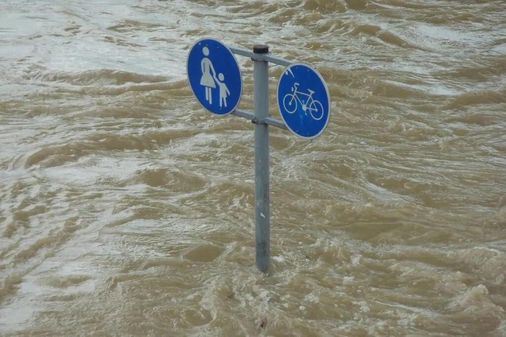 découvrez les impacts dévastateurs des inondations, les causes majeures, les mesures de prévention et les solutions pour mieux protéger les communautés face à ce phénomène naturel croissant.