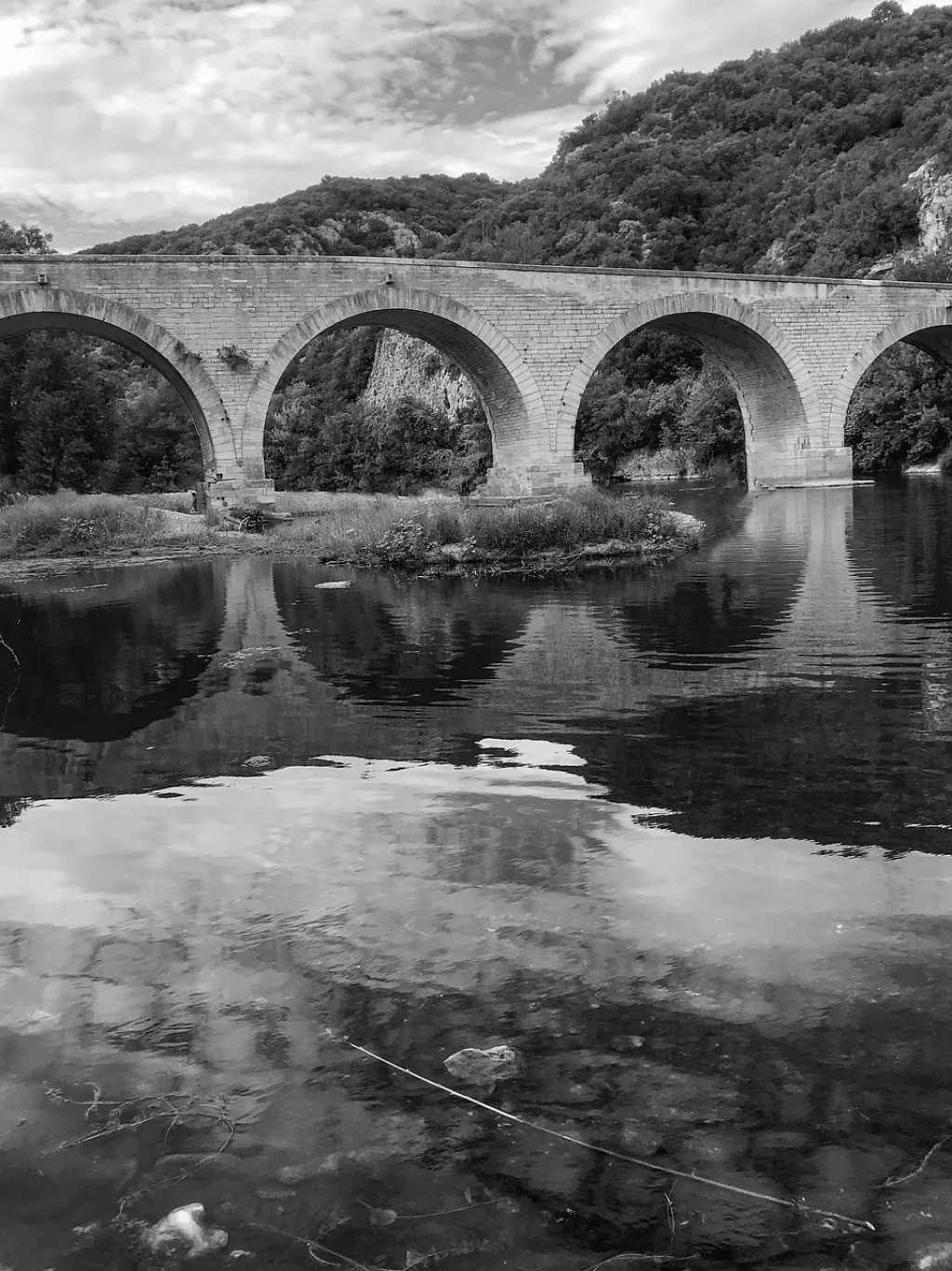 découvrez la région occitanie, un trésor du sud de la france, alliant culture, gastronomie, paysages époustouflants et richesses historiques. partez à l'aventure et explorez ses villes emblématiques comme toulouse et montpellier, tout en savourant ses spécialités locales.
