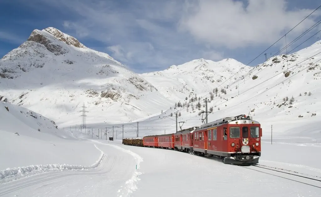 découvrez l'univers fascinant des chemins de fer avec notre guide complet sur les différents types de trains, leur histoire, et leur impact sur le transport moderne. plongez dans le monde ferroviaire et explorez les innovations qui façonnent l'avenir du voyage en train.