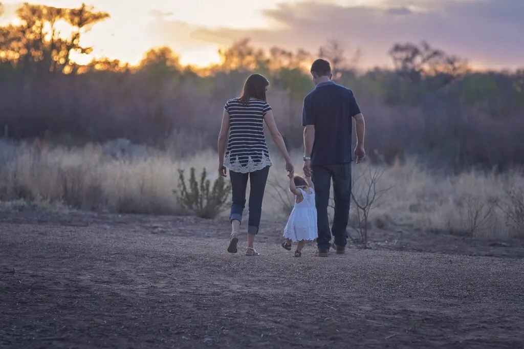 découvrez la magie des promenades au coucher du soleil, où chaque pas vous rapproche des teintes dorées et des paysages enchanteurs. évadez-vous dans la beauté de la nature et laissez-vous emporter par la sérénité d’un moment unique.