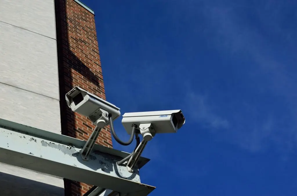 découvrez notre guide complet sur la surveillance : méthodes, technologies, et enjeux éthiques. restez informé sur les dernières tendances en matière de sécurité et de protection des données.