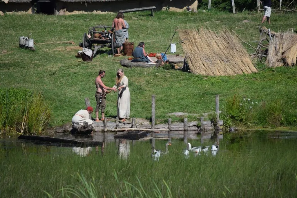 découvrez l'univers fascinant des vikings avec notre viking camp ! plongez dans des activités immersives, des combats médiévaux aux ateliers de craftsmanship, dans un cadre naturel exceptionnel. parfait pour les passionnés d'histoire et d'aventure, ce camp vous promet une expérience inoubliable et authentique au cœur de la culture viking.