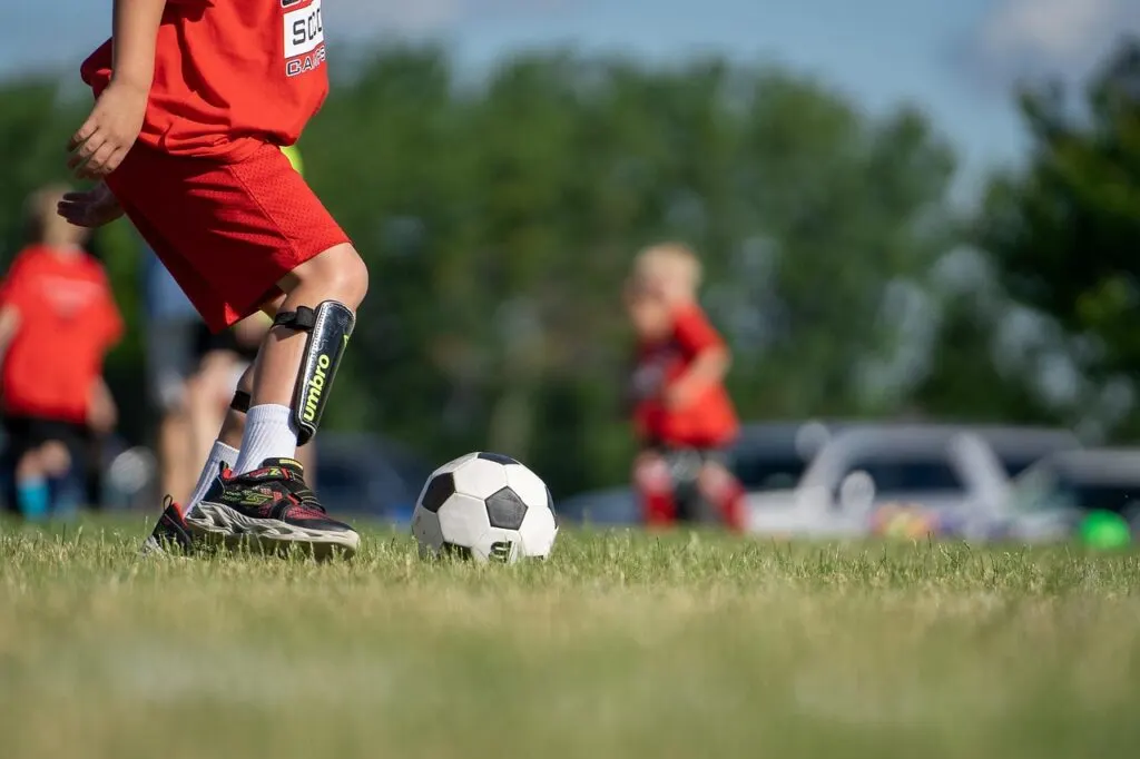 découvrez l'univers captivant du football pour les jeunes, où les talents émergent, les valeurs de l'esprit d'équipe se développent et la passion du jeu prend vie. rejoignez notre communauté pour apprendre, s'amuser et grandir sur le terrain !