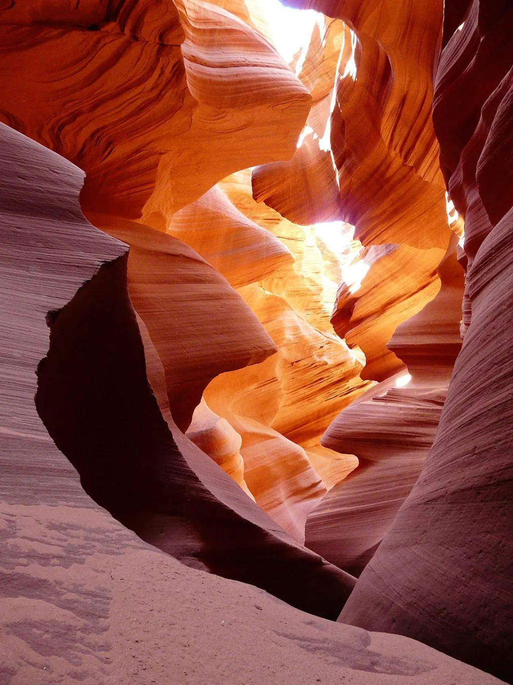 découvrez l'aventure ultime avec le canyoning ! plongez dans des paysages spectaculaires, glissez sur des toboggans naturels et affrontez des cascades. idéal pour les amateurs de sensations fortes, ce sport aquatique vous promet une expérience inoubliable au coeur de la nature.
