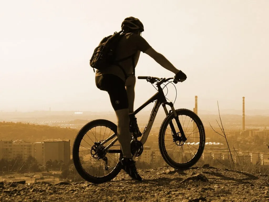 découvrez le monde passionnant du cyclisme : conseils, itinéraires, équipement et tout ce qu'il faut savoir pour devenir un cycliste averti et profiter pleinement de chaque balade à vélo.