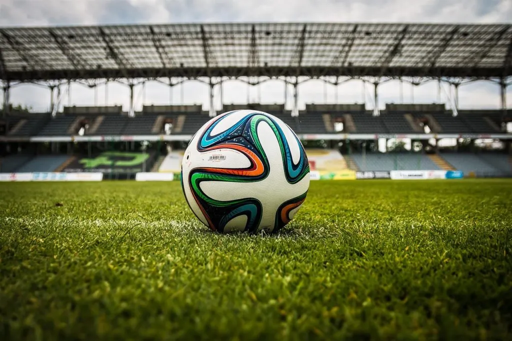 découvrez l'univers passionnant du football, sport collectif préféré des français. suivez les compétitions, les joueurs, les clubs et les moments marquants de ce jeu captivant qui rassemble des millions de fans à travers le monde.