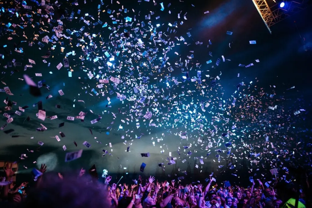 découvrez l'univers vibrant des festivals de musique ! plongez dans une expérience inoubliable avec des artistes renommés, des ambiances énergiques et des moments magiques à vivre en plein air. ne manquez pas les meilleurs événements musicaux de l'année !