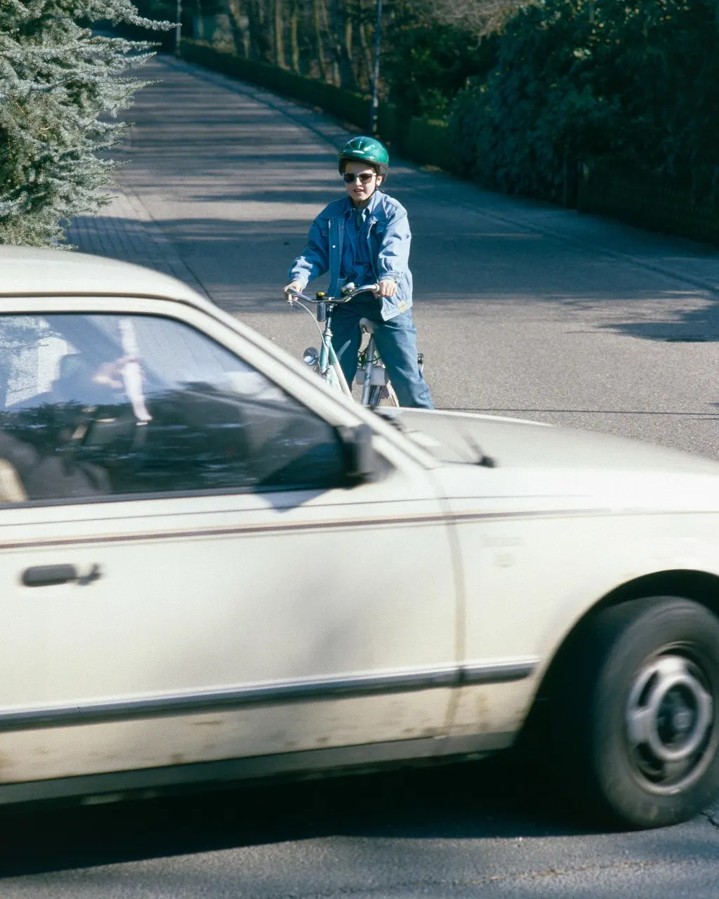 découvrez les causes courantes des accidents de cyclistes, les mesures de sécurité à adopter et comment réagir en cas d'incident. informez-vous pour rouler en toute sécurité et préserver votre santé sur la route.