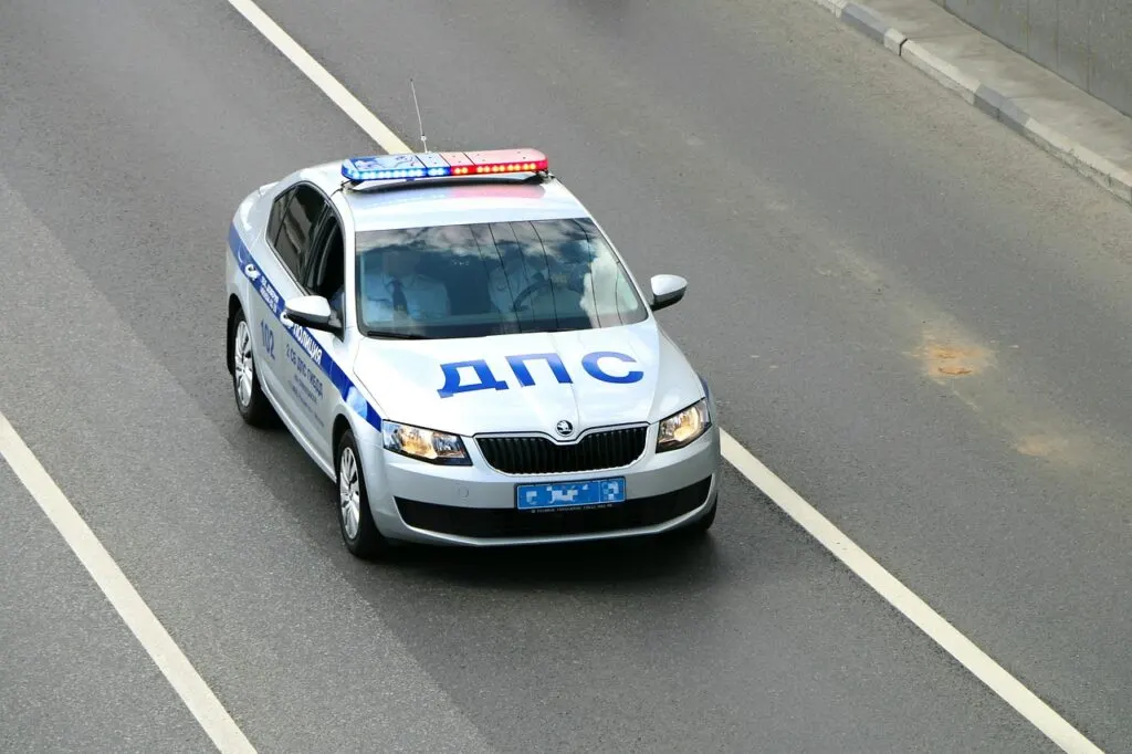 plongez au cœur de l'adrénaline avec notre analyse captivante des courses poursuites policières. découvrez les enjeux, les stratégies et les récits fascinants qui entourent ces événements palpitants. vivez l'intensité de la loi en action !