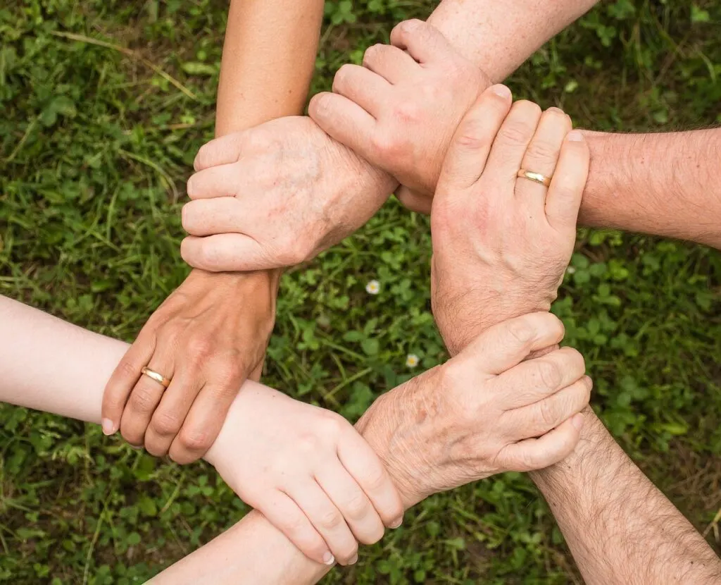 découvrez le véritable sens de la solidarité, unis dans l'entraide et le soutien mutuel. explorez des initiatives inspirantes et apprenez comment chacun peut contribuer à renforcer les liens communautaires.