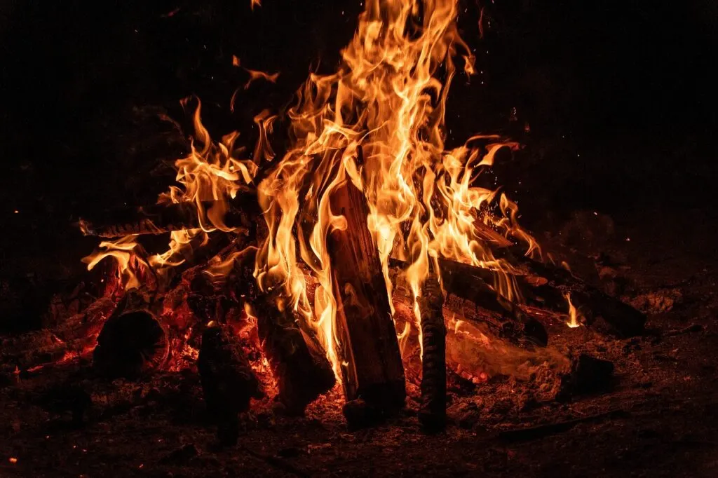 découvrez l'univers fascinant du feu, ses propriétés, son utilisation dans la cuisine, l'art et la science. apprenez à maîtriser les flammes et à en explorer les mystères tout en respectant la sécurité.