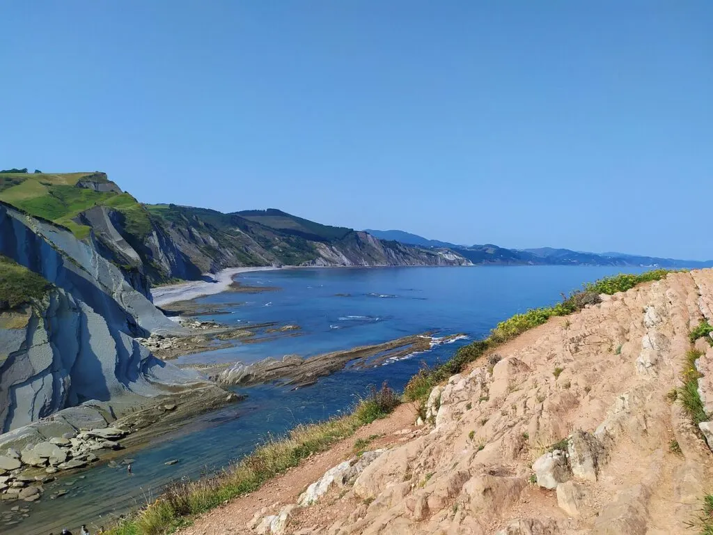 découvrez le géoparc, un espace naturel unique où la géologie et la biodiversité se rencontrent. explorez des paysages époustouflants, apprenez sur la formation des terrains et vivez des aventures en plein air au cœur de la nature préservée.