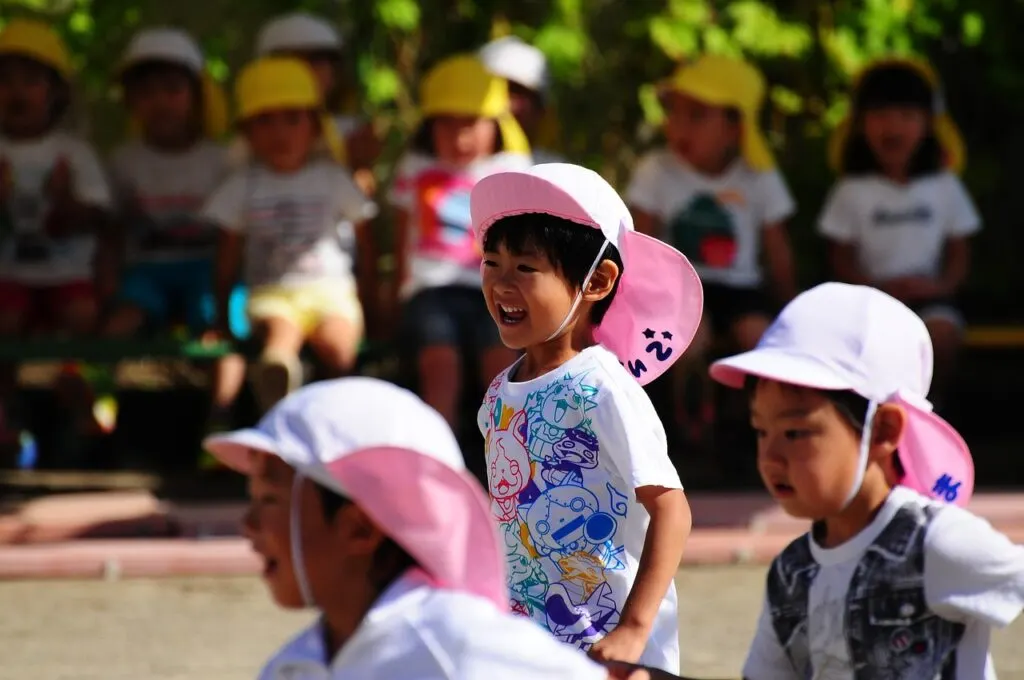 découvrez l'importance de la maternelle pour le développement des enfants, où apprentissage ludique et socialisation se rencontrent pour poser les bases d'une éducation réussie. explorez les activités et les bienfaits d'un environnement stimulant et bienveillant.