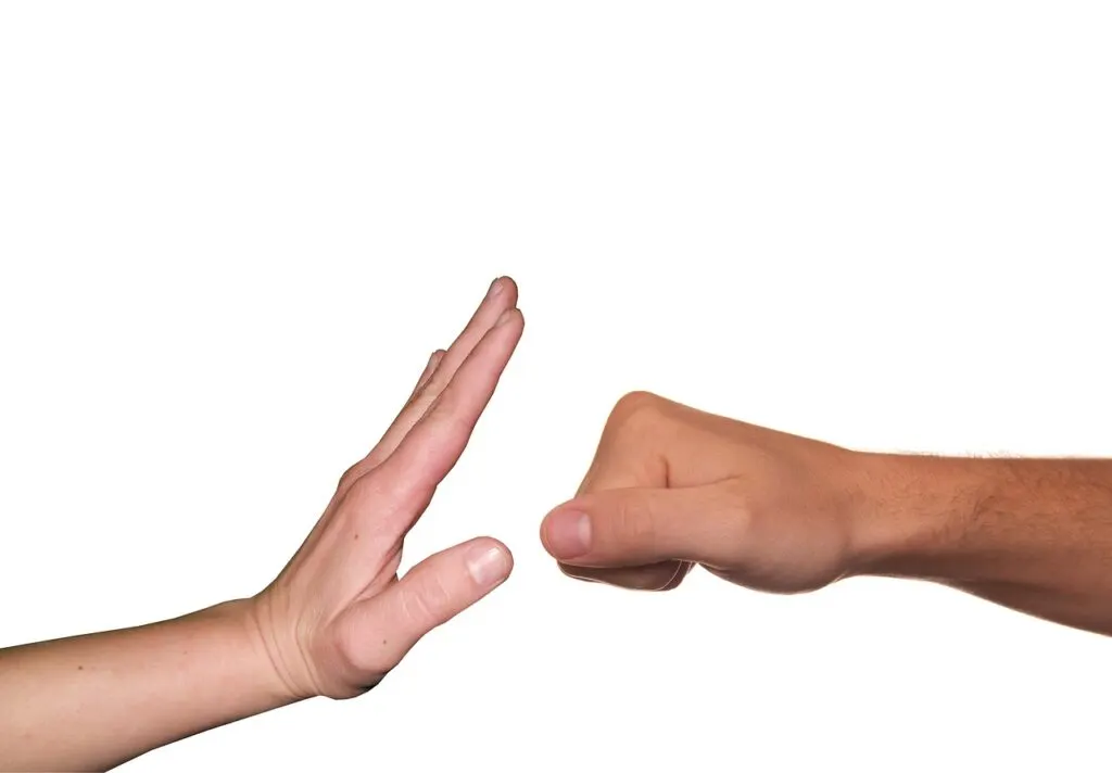 découvrez les différentes facettes de la violence dans la société moderne. analysez ses causes, ses impacts et explorez des solutions pour promouvoir la paix et la compréhension. un regard approfondi sur un sujet complexe et essentiel.