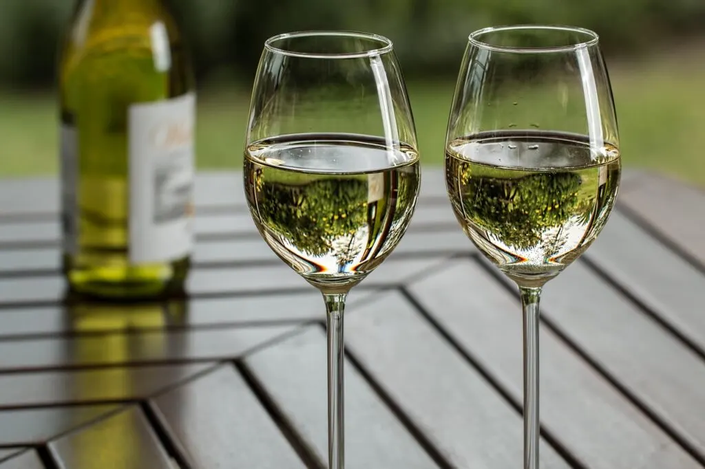 découvrez l’industrie du vin : son histoire, ses acteurs majeurs, les régions viticoles incontournables et les tendances actuelles qui façonnent le marché mondial du vin.