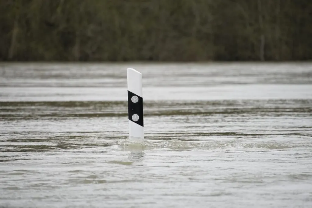 découvrez tout ce qu'il faut savoir sur les inondations : causes, conséquences, prévention et conseils pratiques pour se protéger efficacement face aux risques de flooding.