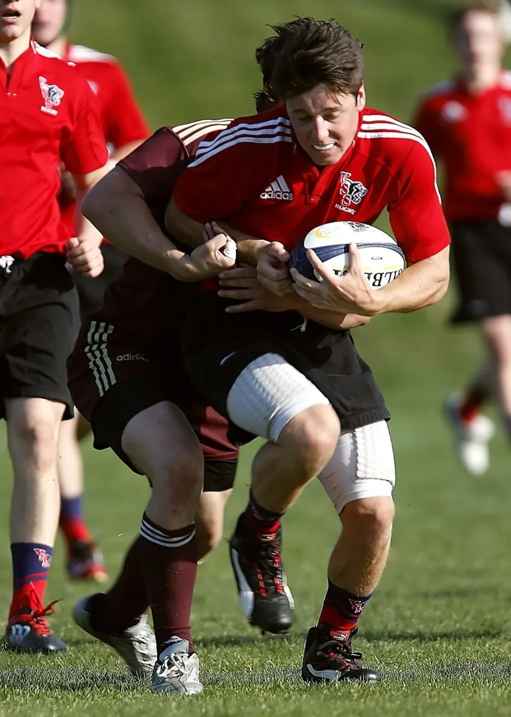 découvrez toute l’actualité du rugby : résultats des matchs, analyses, calendriers, infos sur les équipes et joueurs, et suivez les grands tournois internationaux.