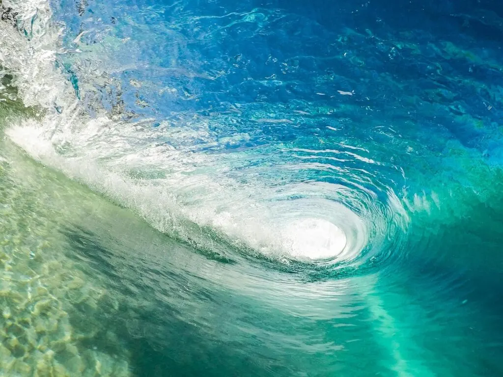 découvrez l'univers du surf : conseils pour débutants, spots incontournables, techniques de glisse et équipement adapté pour vivre pleinement votre passion de la vague.