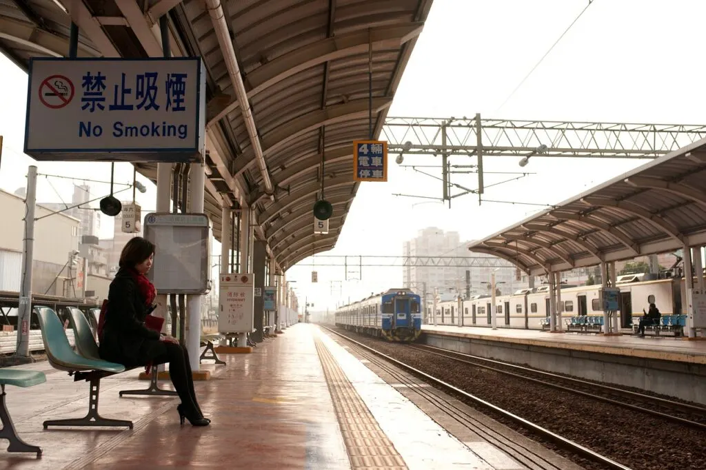 réservez vos billets de train en ligne facilement et rapidement. comparez les horaires, tarifs et destinations pour organiser votre voyage en toute simplicité.