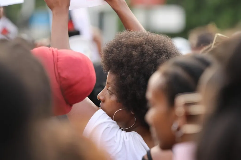 découvrez la signification et l'importance de la solidarité, un principe fondamental favorisant l'entraide, le soutien mutuel et la cohésion sociale dans notre société.