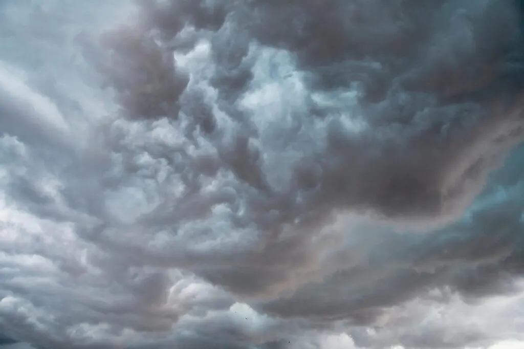 découvrez tout sur le phénomène des tempêtes : causes, effets et conseils pour vous protéger en cas de storm. informations et actualités à jour.