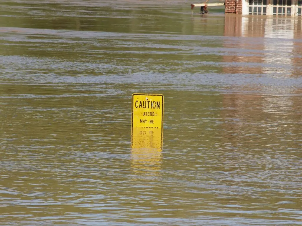 restez informé des alertes météo en temps réel : prévisions, dangers potentiels et conseils pour assurer votre sécurité face aux conditions climatiques extrêmes.