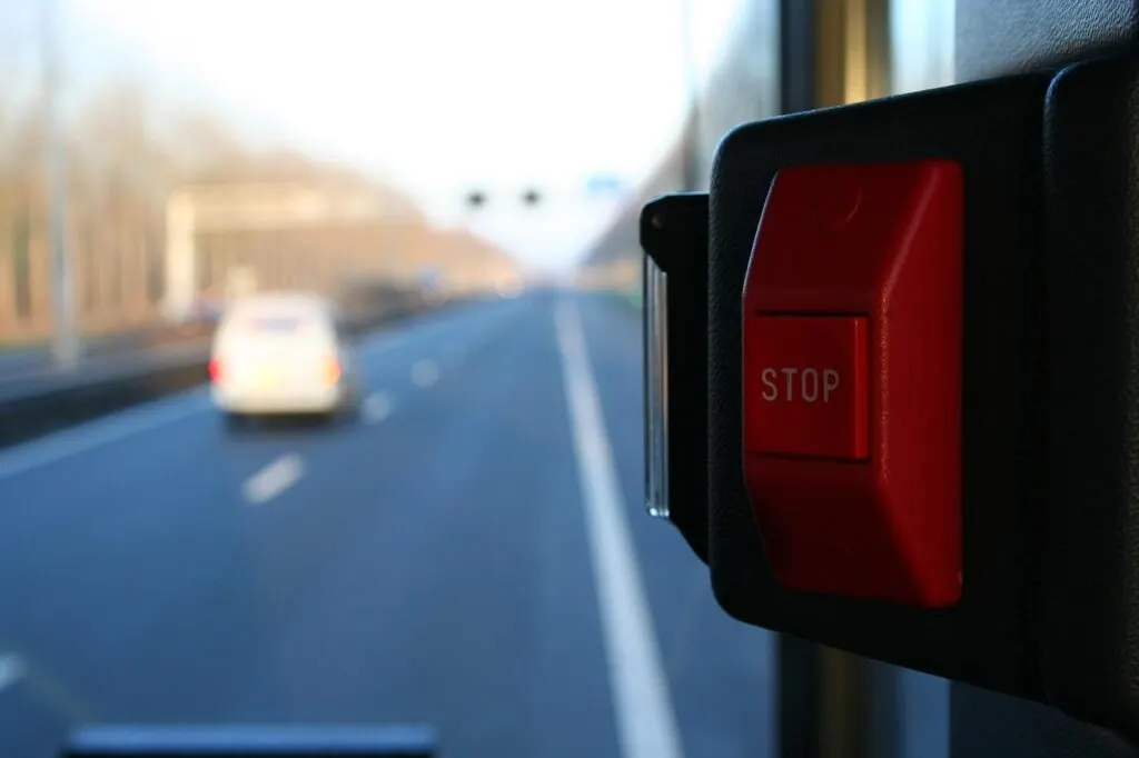 bouton d'arrêt du harcèlement : outil simple et efficace pour signaler et prévenir le harcèlement en ligne ou offline.