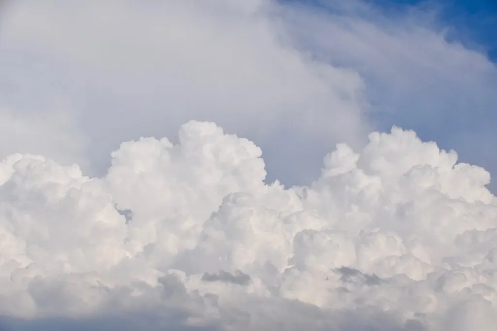 consultez les prévisions météo précises et à jour pour votre région. retrouvez les conditions météorologiques actuelles, les alertes et les tendances météo pour planifier vos activités en toute sécurité.