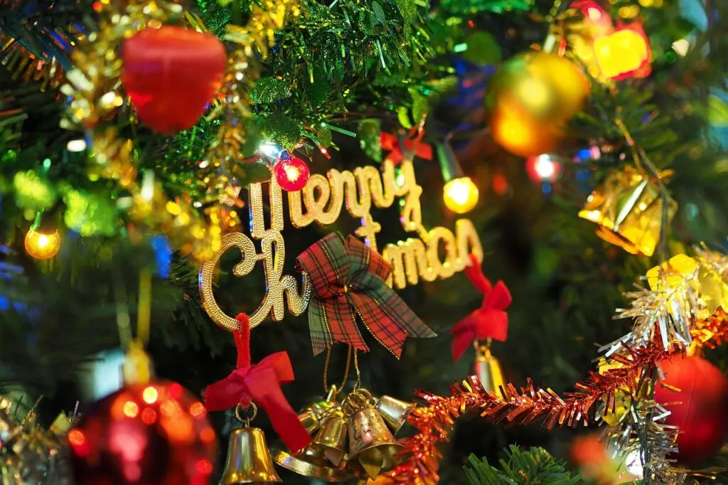 découvrez notre sélection de guirlandes lumineuses de noël pour illuminer vos fêtes avec magie et chaleur. parfaites pour décorer votre maison et votre jardin.