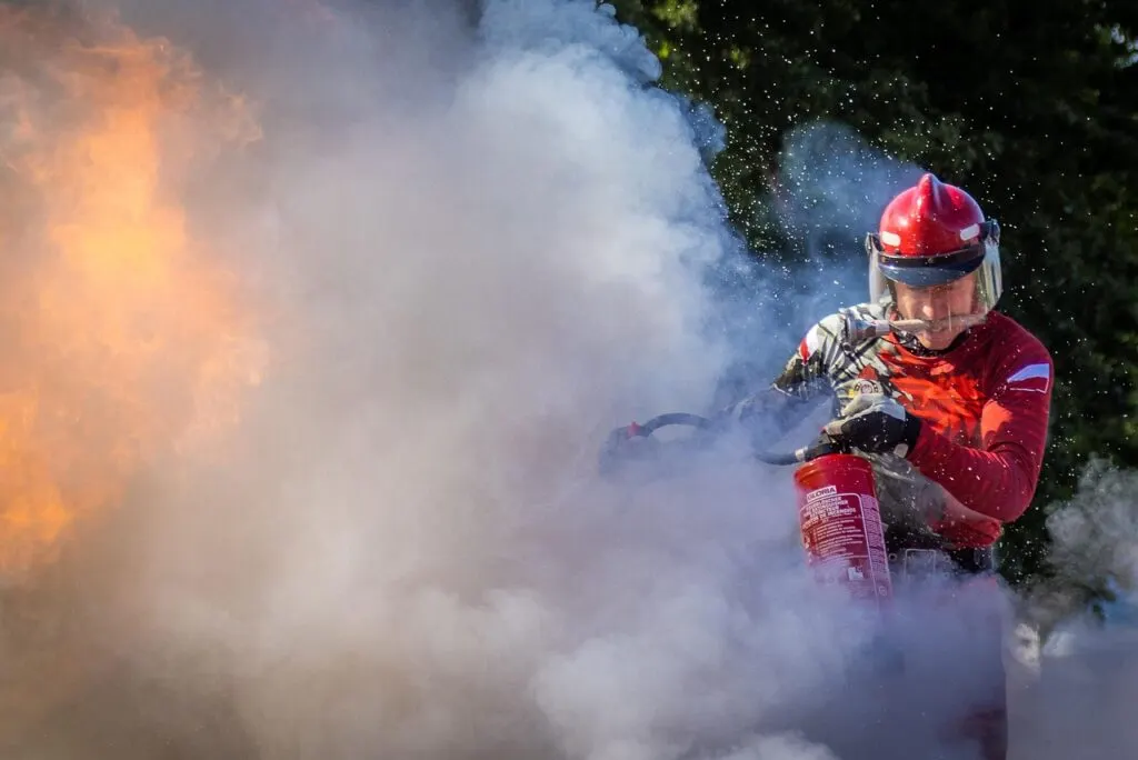 découvrez le rôle essentiel des pompiers dans la protection des vies et des biens face aux incendies et autres situations d'urgence.