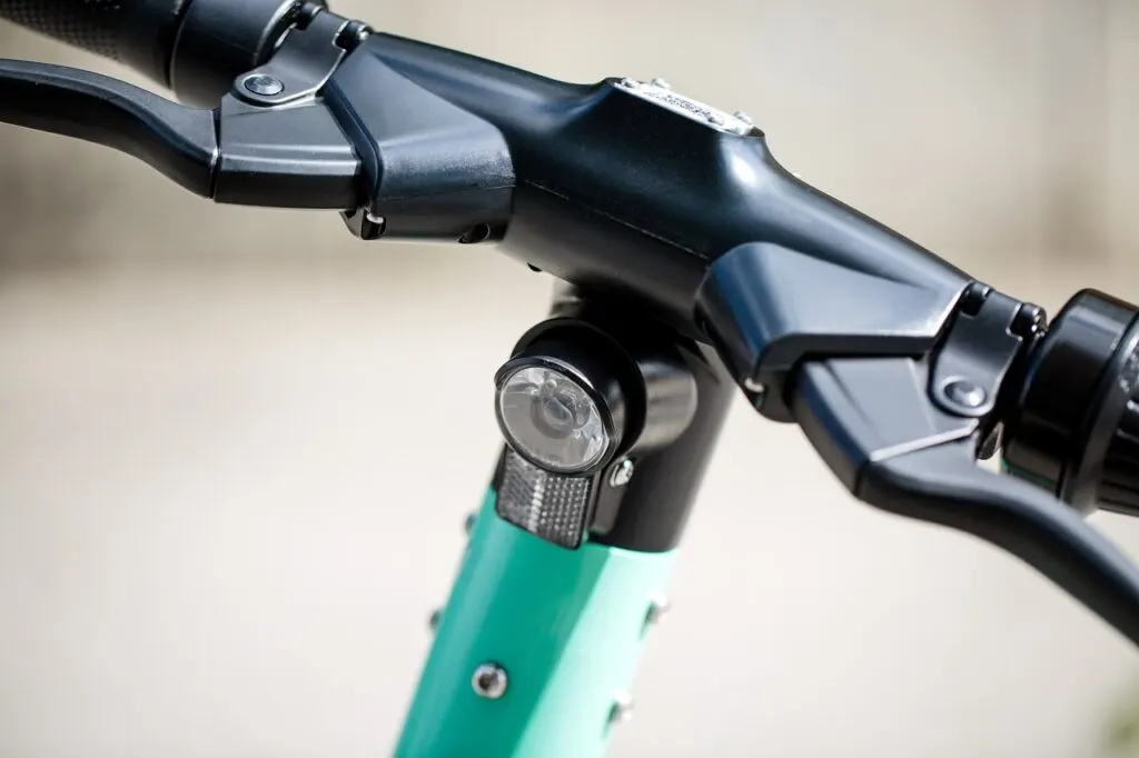 informations essentielles et conseils pratiques en cas d'accident de scooter : démarches à suivre, prévention et sécurité pour conducteurs de deux-roues.