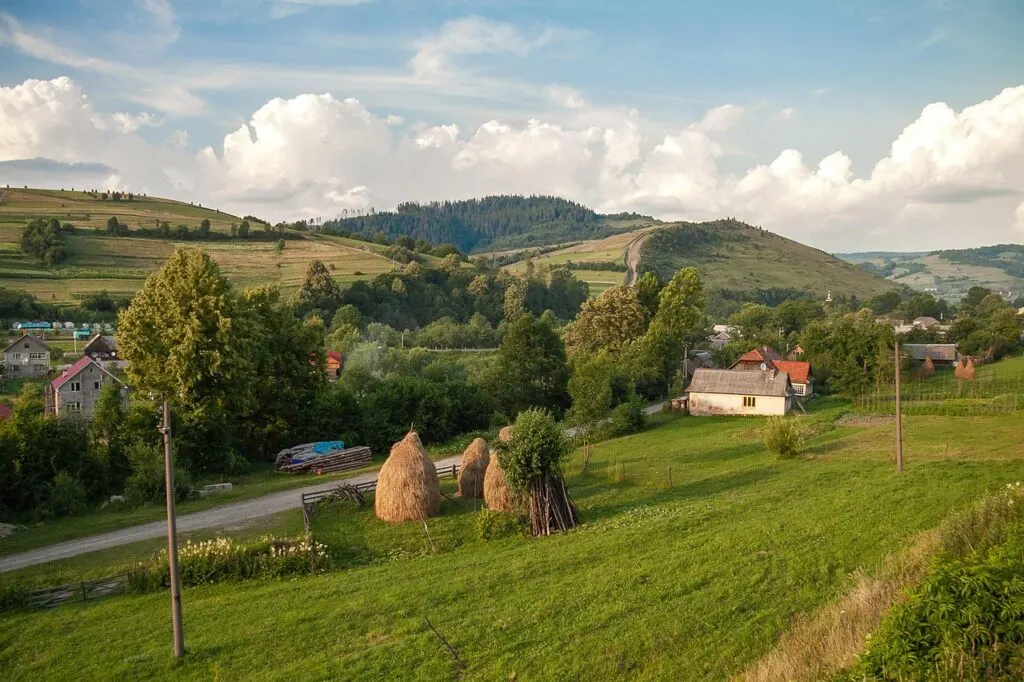 découvrez nos villages pittoresques, pleine de charme et d'authenticité, où tradition et nature se rencontrent pour un séjour inoubliable.