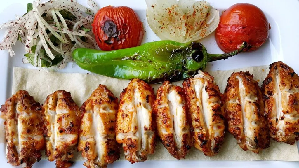 découvrez les meilleurs kebabs : saveurs authentiques, viande de qualité et recettes traditionnelles pour un délice garanti.