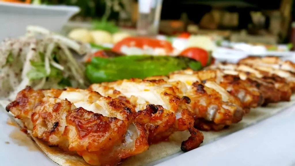 découvrez les meilleurs kebabs : recettes savoureuses, ingrédients frais et conseils pour préparer le kebab parfait chez vous.