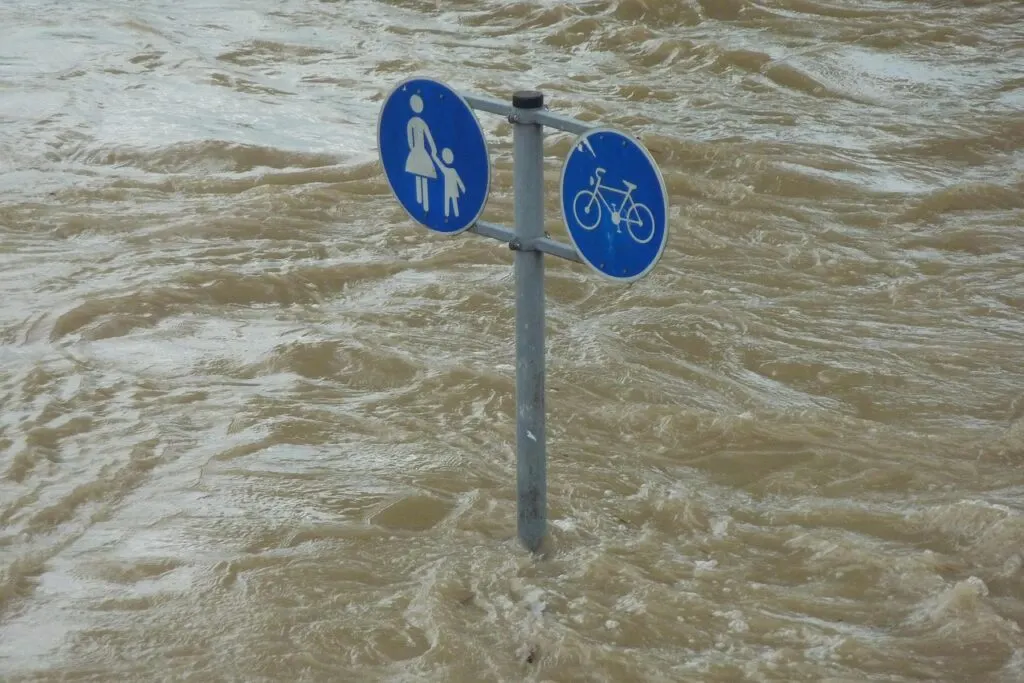alerte inondation : soyez informé des risques imminents et prenez les mesures de sécurité nécessaires pour protéger votre famille et vos biens.
