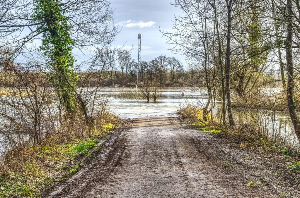 alerte inondation : restez informé des risques d'inondation dans votre région et prenez les précautions nécessaires pour assurer votre sécurité.