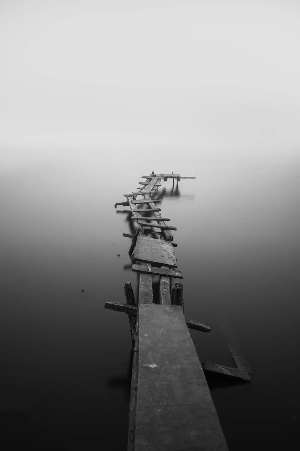 découvrez les secrets du mystérieux lac, un lieu enchanteur où nature et mystère se rencontrent.
