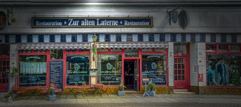 découvrez nos services professionnels de restauration pour redonner vie à vos biens anciens et précieux avec soin et expertise.
