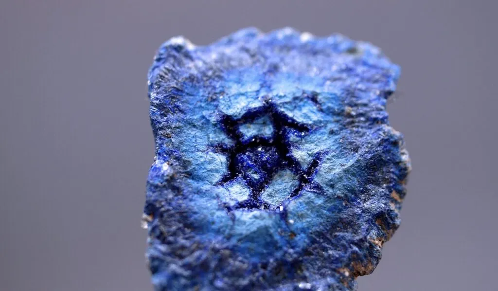 découvrez notre collection de pierres précieuses naturelles, authentiques et uniques, parfaites pour sublimer vos bijoux et créations.
