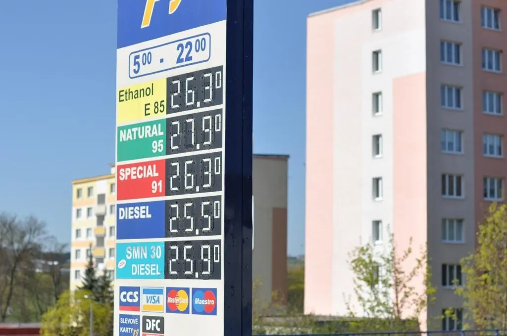 consultez les prix actuels du carburant et suivez les tendances pour économiser sur vos dépenses en essence et diesel.