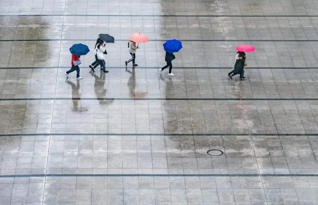 alerte météo pour l'hérault : suivez les dernières informations et précautions à prendre face aux conditions météorologiques dangereuses.