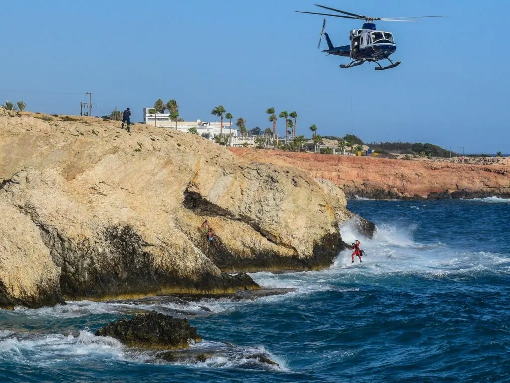 découvrez les missions cruciales de sauvetage en mer, leur importance pour la sécurité maritime et les techniques utilisées par les équipes de secours en mer.