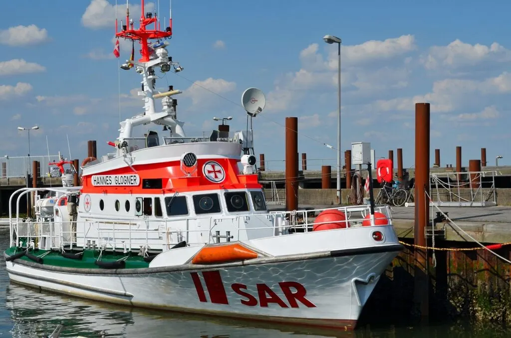 découvrez nos opérations de sauvetage en mer, dédiées à la sécurité et au secours des personnes en danger sur l'eau.